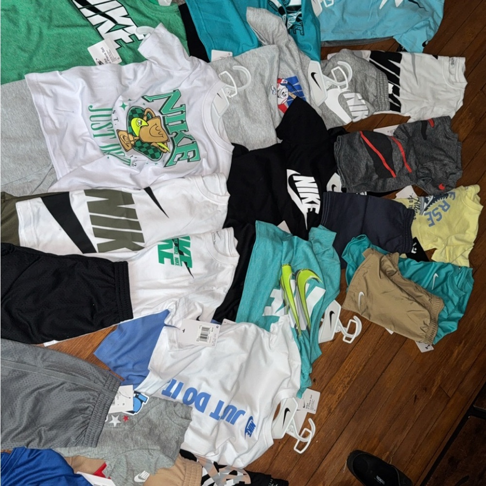 Nike Kids Tee - White and Green Graphic